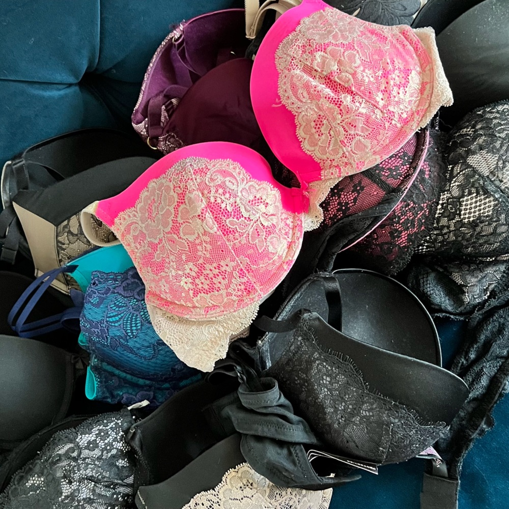 12 Victoria’s Secret pushup bras